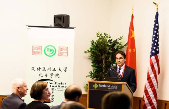足球买球官网陆惠星副处长在波州大孔院庆典欢迎晚宴上致辞.jpg